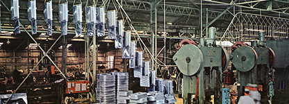 1957年 日本最早以衛壓加工法成功製造不鏽鋼水槽
